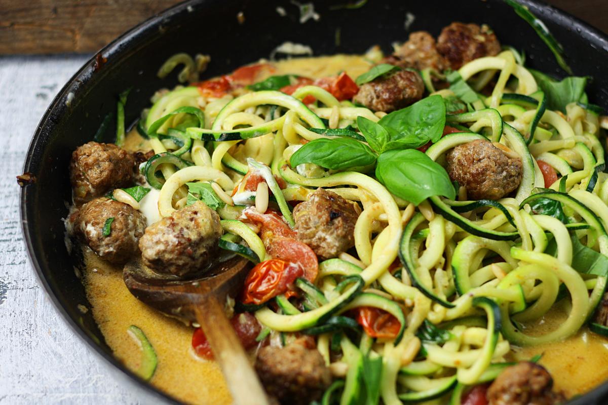 Rezeptbild: Zoodles mit Fleischbällchen