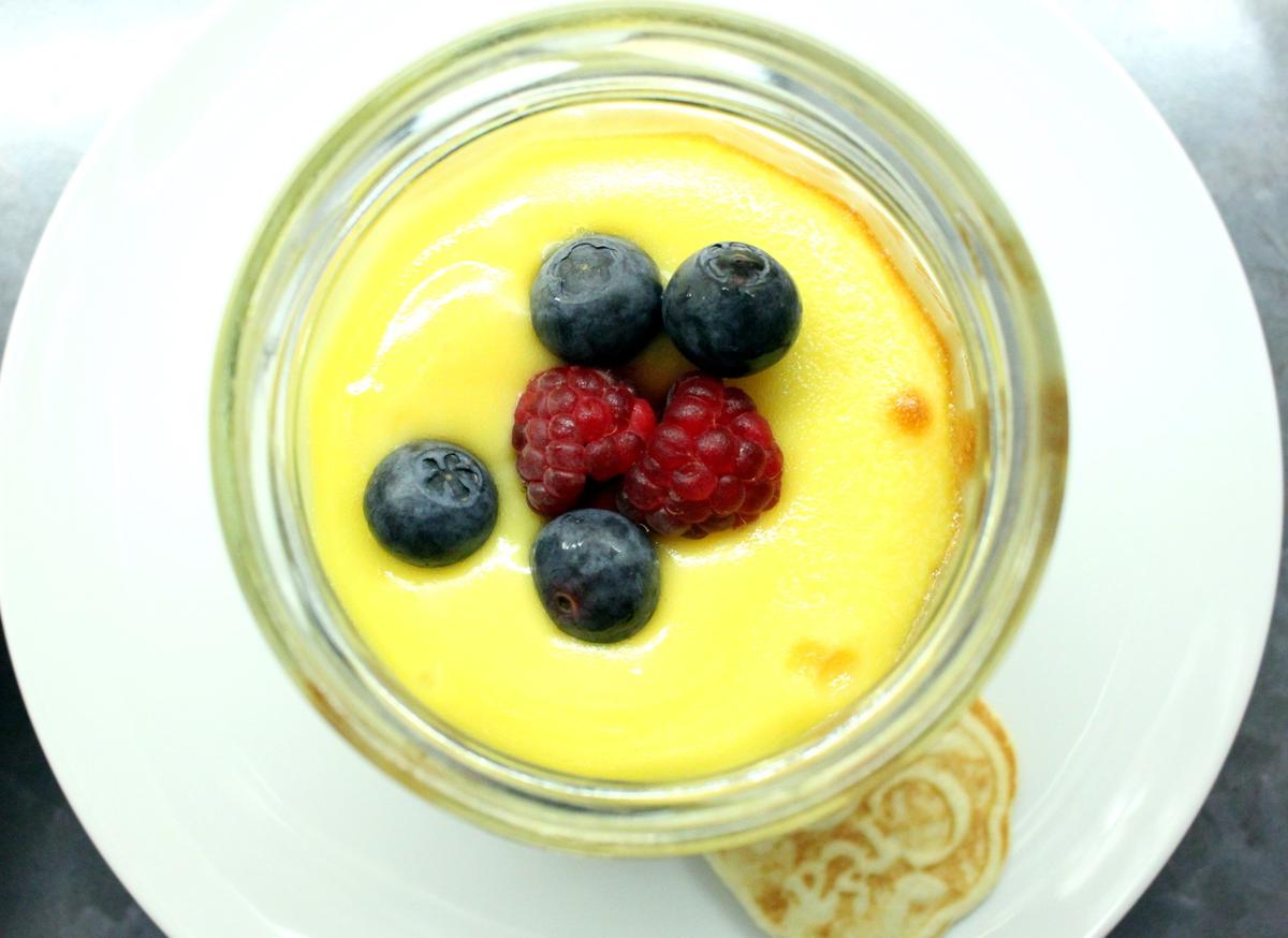 Rezeptbild: Gebackene Mascarponecreme mit Beeren