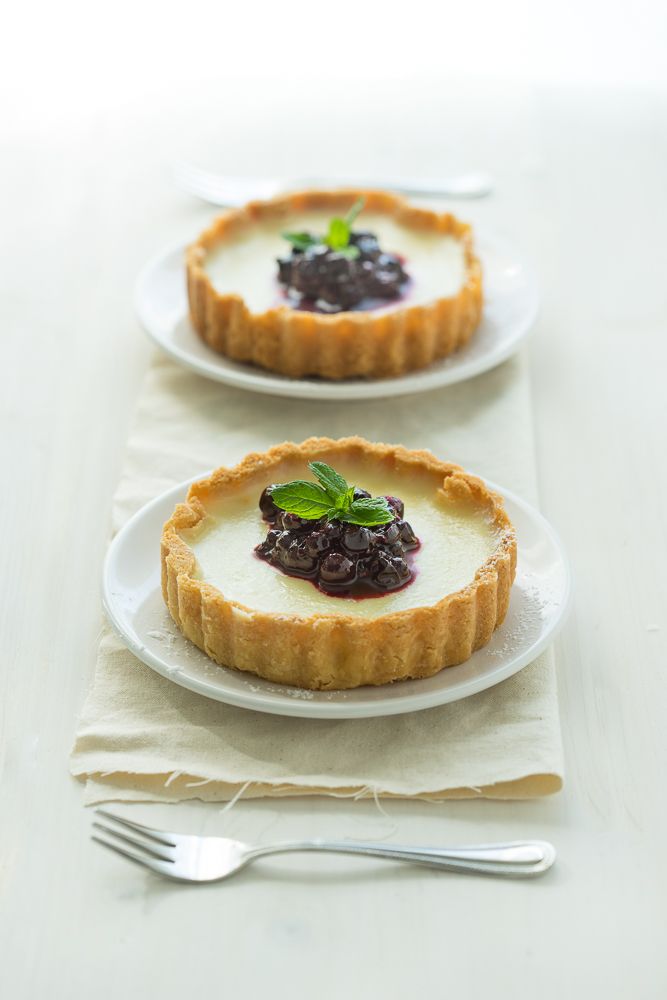 Rezeptbild: Schwarze Johannisbeeren Panna Cotta Tartelettes