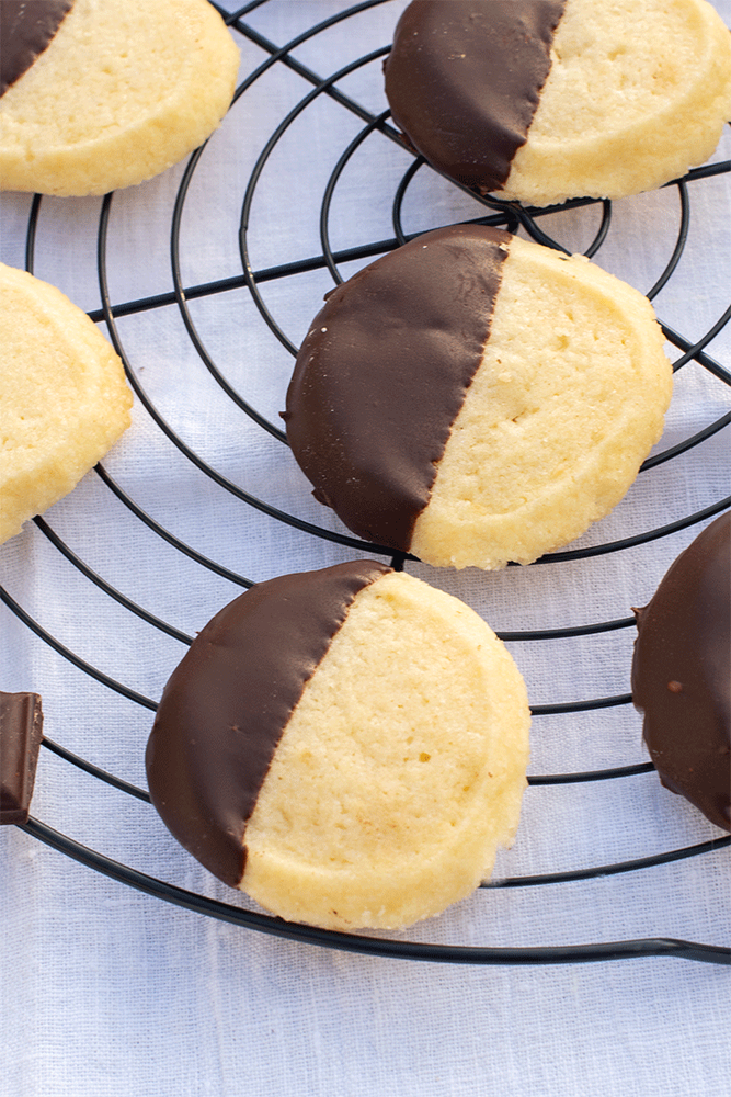 Rezeptbild: Shortbread-Cookies mit Schokoglasur