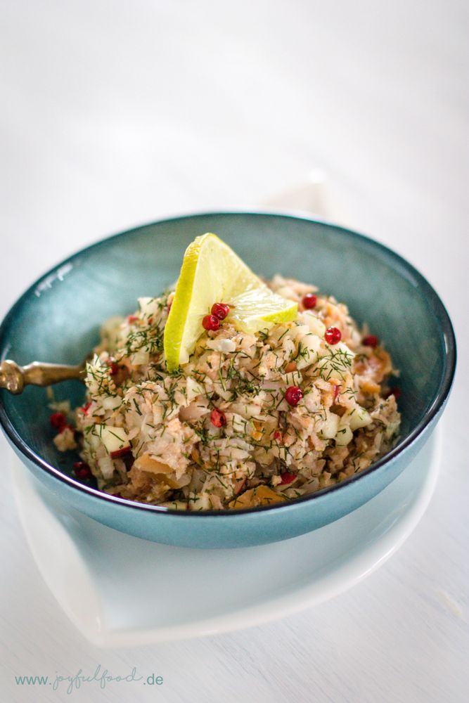 Rezeptbild: Salat vom Räucherlachs mit Äpfeln an Limettendressing