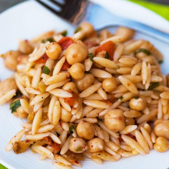 Rezeptbild: Orzo Nudelsalat mit Kichererbsen