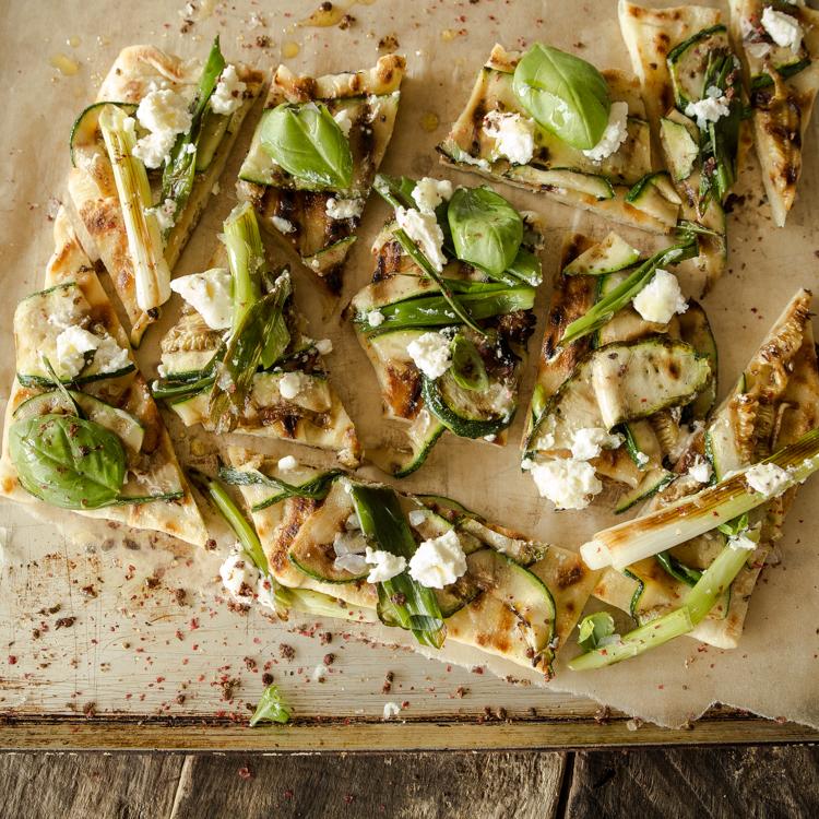 Rezeptbild: Grillpizza mit Zucchini und Ricotta