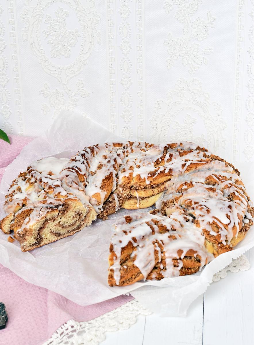 Rezeptbild: Feiner Nusskranz zu Ostern