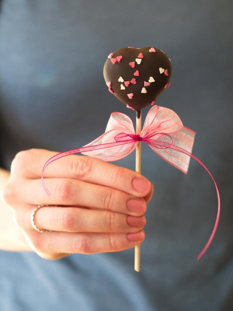 Rezeptbild: Himbeer-Herz-Cake Pops