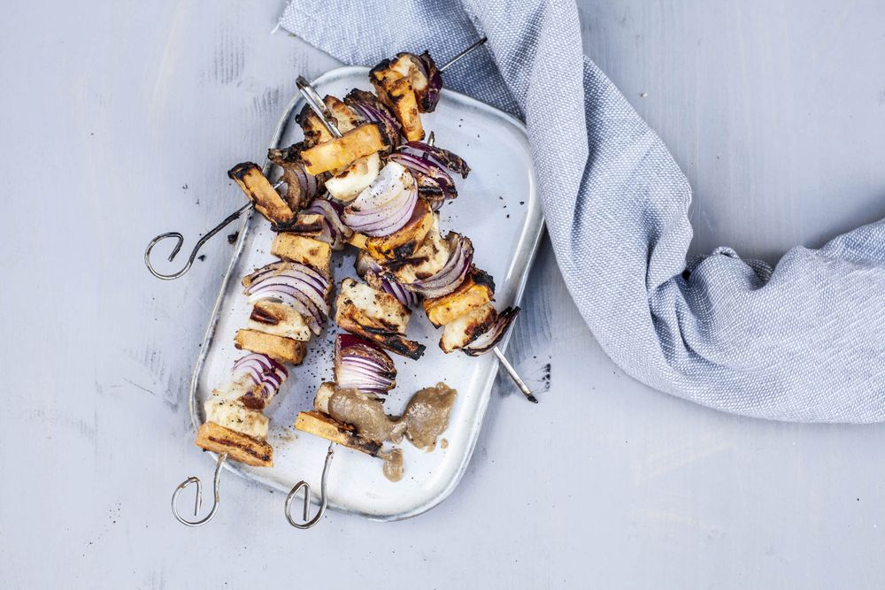 Rezeptbild: Halloumi-Süßkartoffel-Spieße mit Tahini