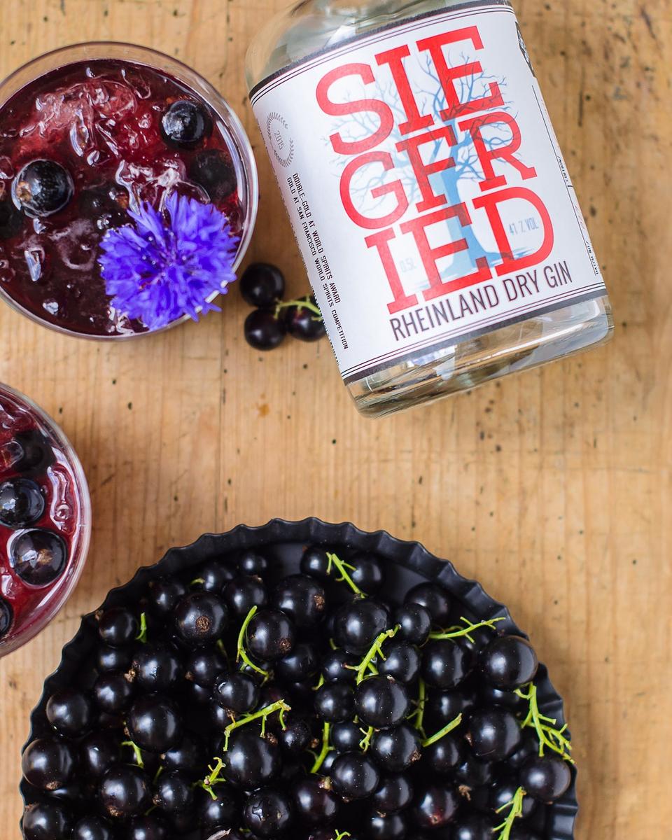 Rezeptbild: Blackcurrant Gin Fizz