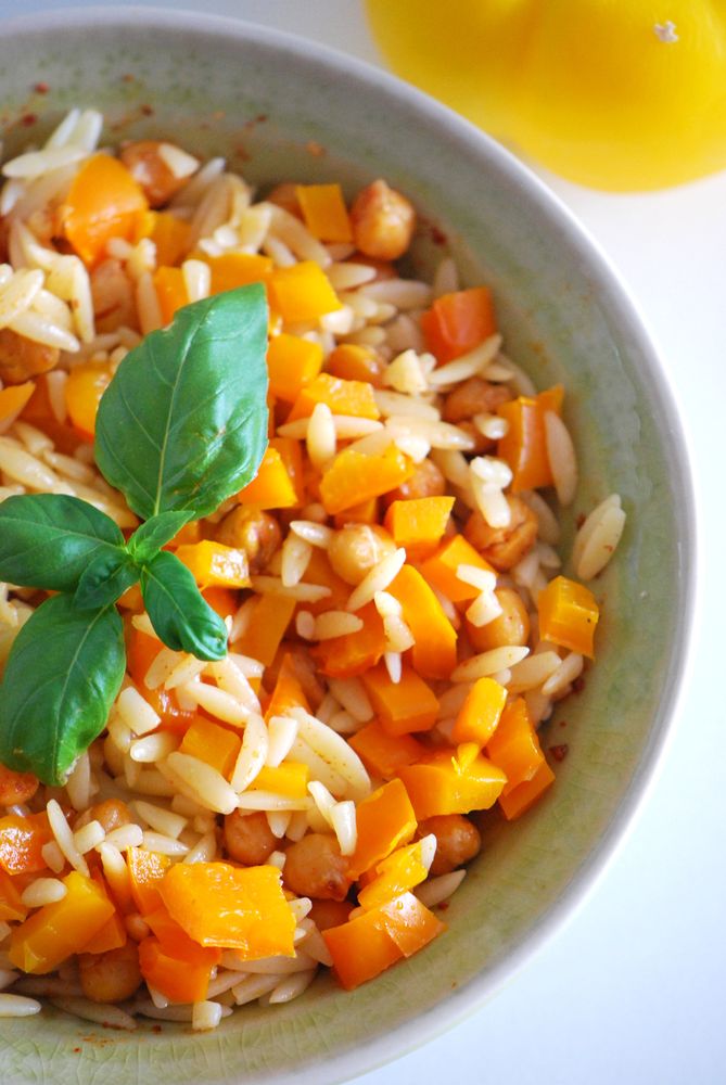 Rezeptbild: Kritharaki mit gerösteten Kichererbsen & ofengerösteter Paprika