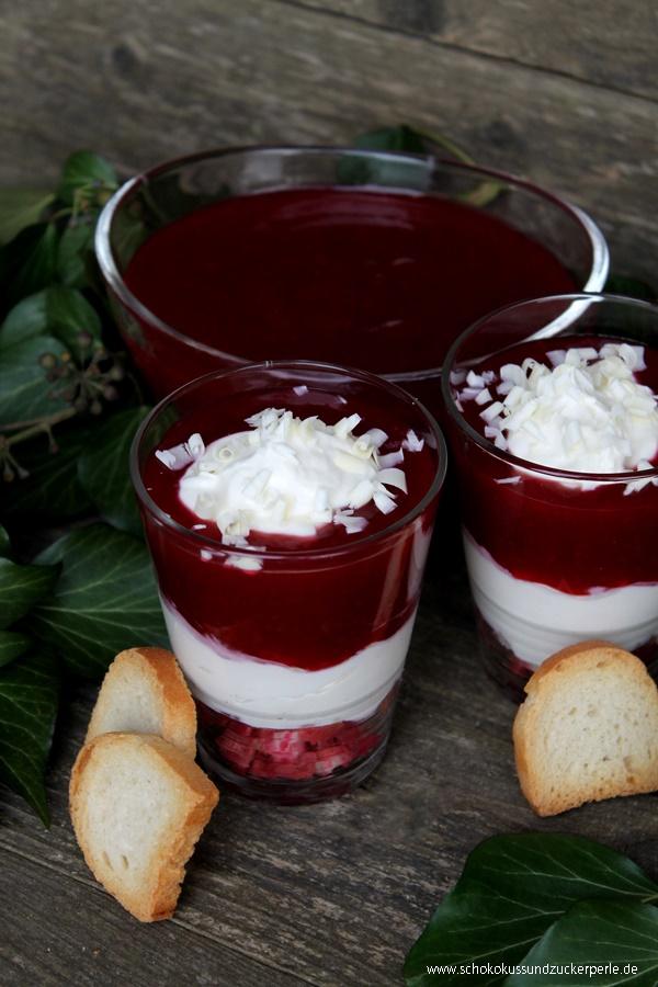 Rezeptbild: Rote Grütze-Cheesecake-Dessert mit Zwieback