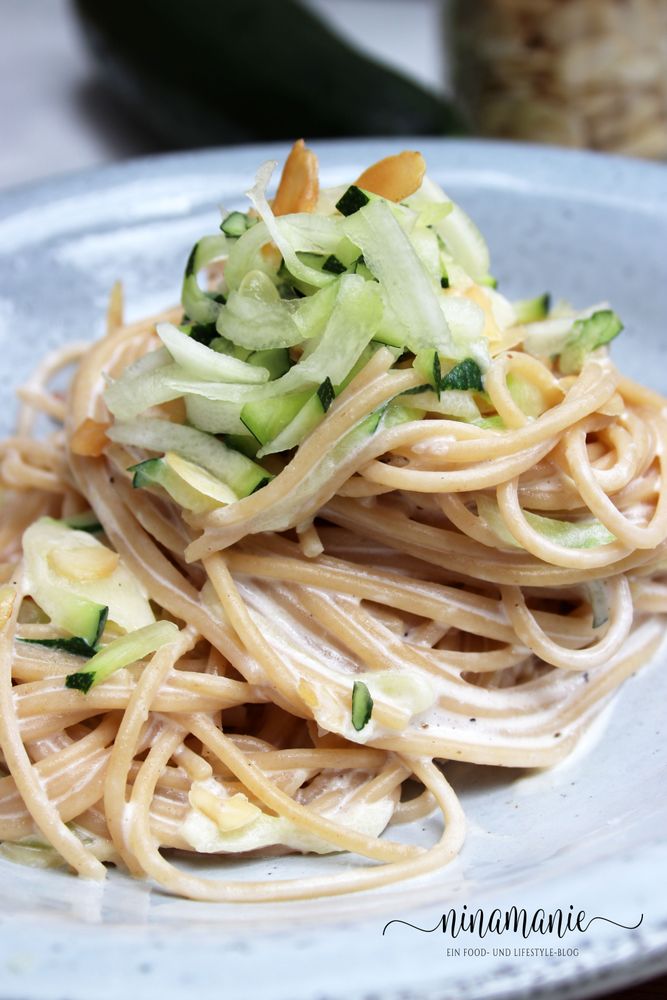 Rezeptbild: Zucchini-Mandel-Pasta