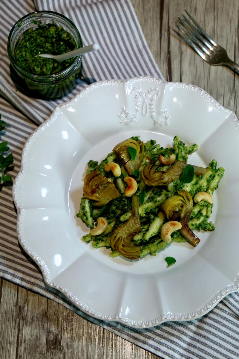 Rezeptbild: Fileja con pesto di carciofi e carciofi fritti