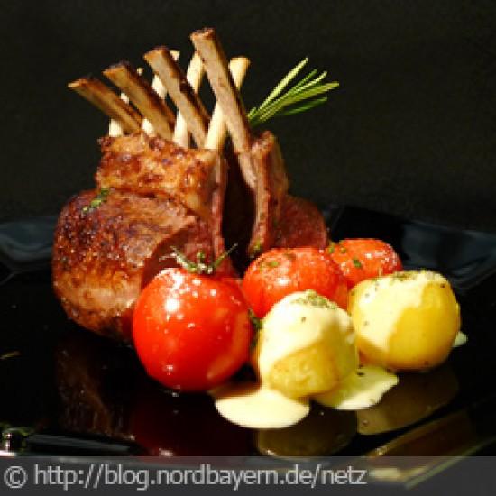 Rezeptbild: Lammkarree mit Rosmarinschaum