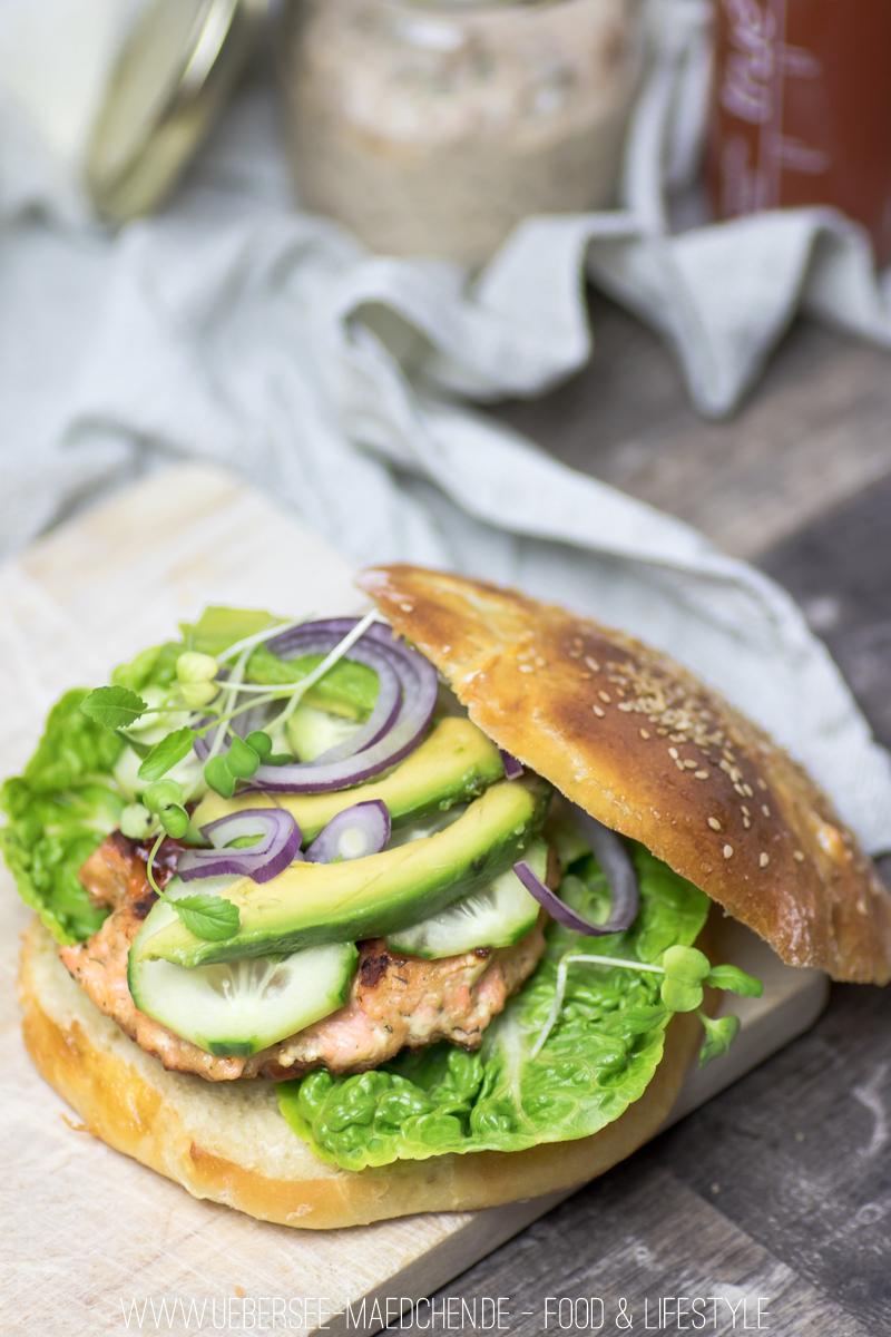 Rezeptbild: Lachsburger mit Süßsauer-Sauce