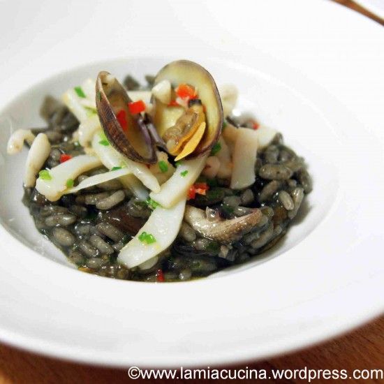 Rezeptbild: Schwarzer Risotto mit Sepia und Vongole