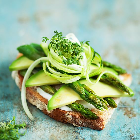 Rezeptbild: Green Breakfast-Avocado Spargel Sandwich & ratzfatz Aioli