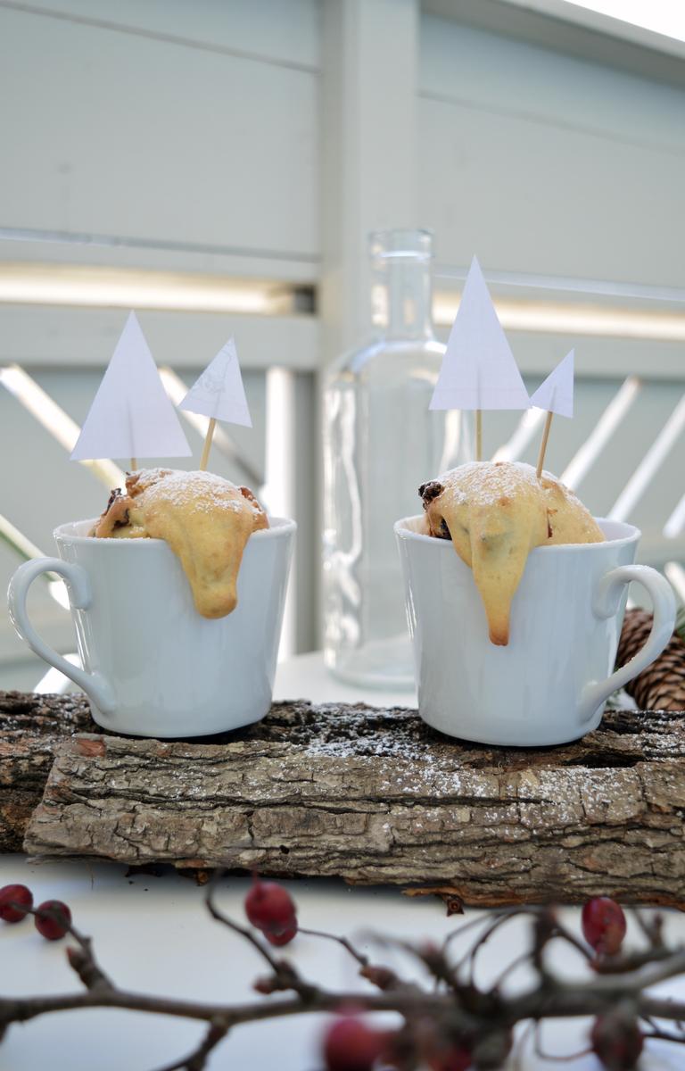 Rezeptbild: White Chocolate Cranberry Mug Cakes