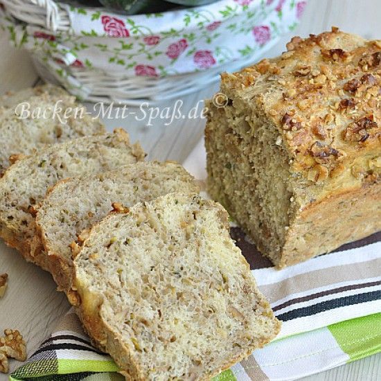 Rezeptbild: Zucchinibrot