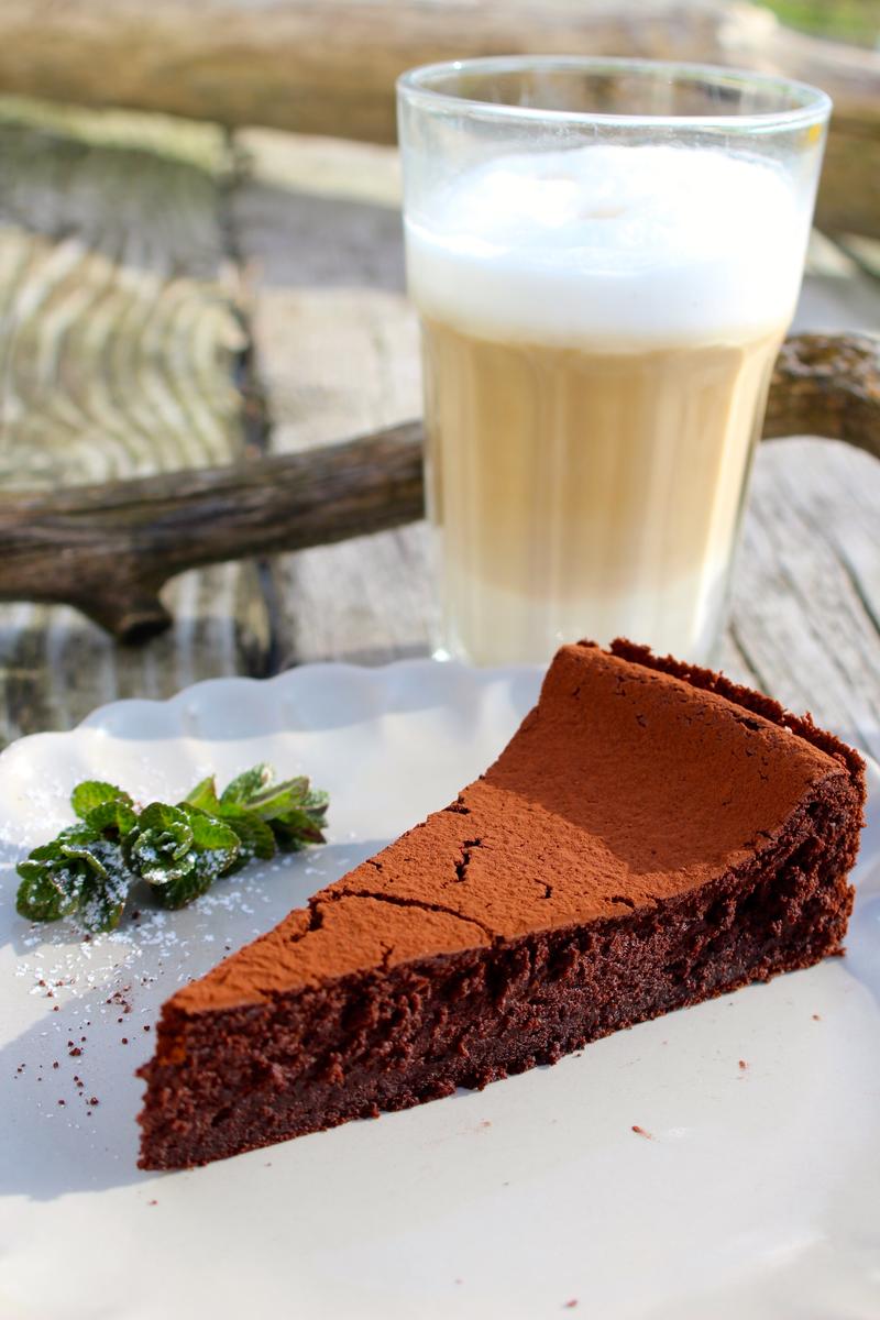 Rezeptbild: Zarter Mousse-au-Chocolat-Kuchen