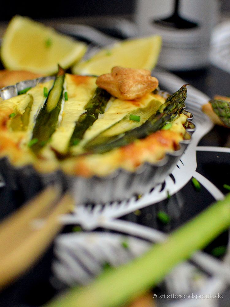 Rezeptbild: Spargel-Tartelettes mit Blätterteig und Ziegenkäse