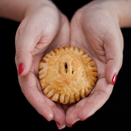 Rezeptbild: Hand Pies mit Birnen-Amaretto-Zimt-Füllung