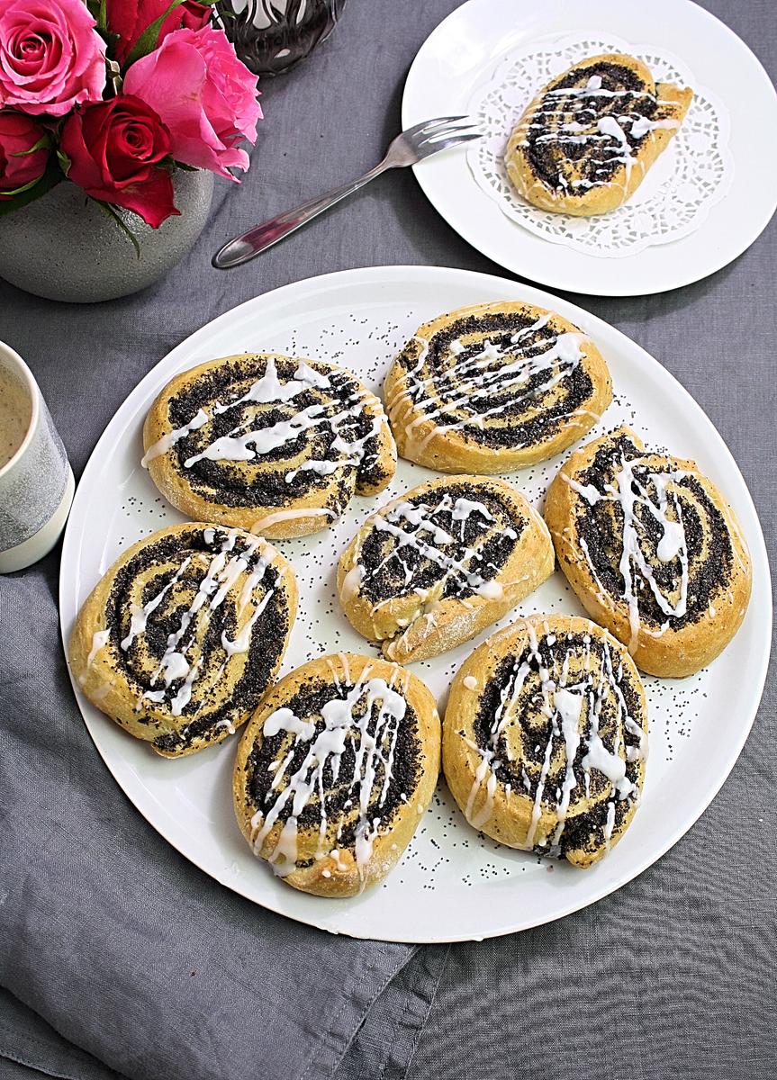 Rezeptbild: Hefeschnecken mit Mohn