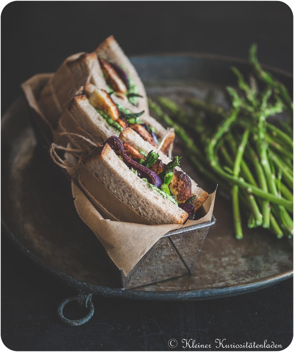 Rezeptbild: Halloumi-Sandwich mit gegrilltem Spargel 