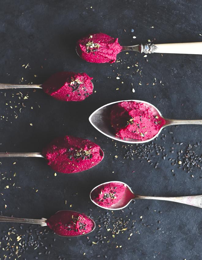 Rezeptbild: Rote Bete Hummus mit Zatar
