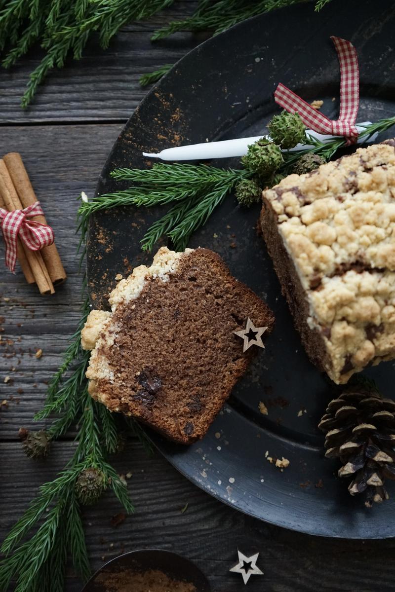 Rezeptbild: Weihnachtlicher Schokoladenkuchen mit Zimtstreusel
