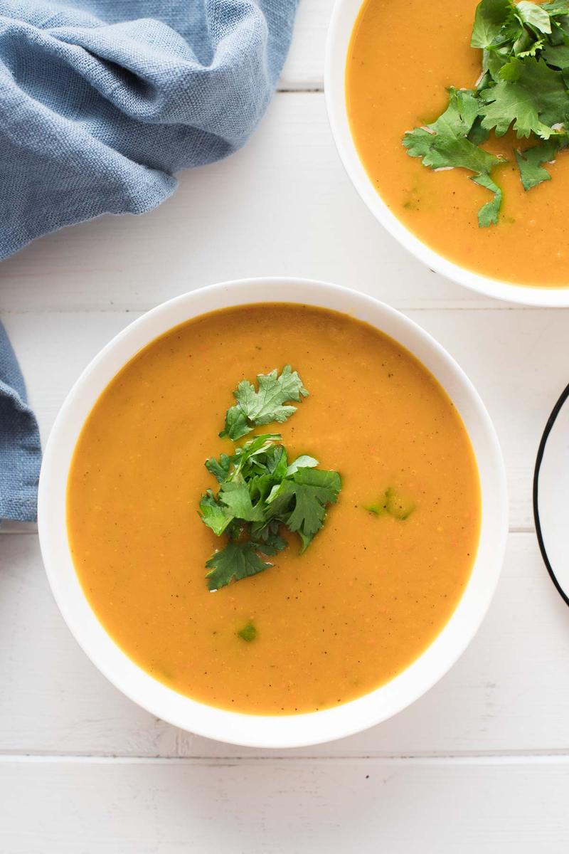 Rezeptbild: Karibische Kürbis-Suppe mit Curry und Kokosmilch
