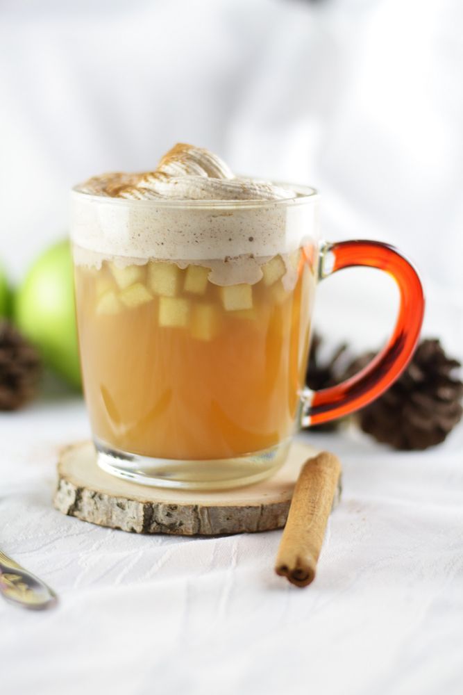 Rezeptbild: Heißer Apfelpunsch mit Vanille-Zimt-Sahne