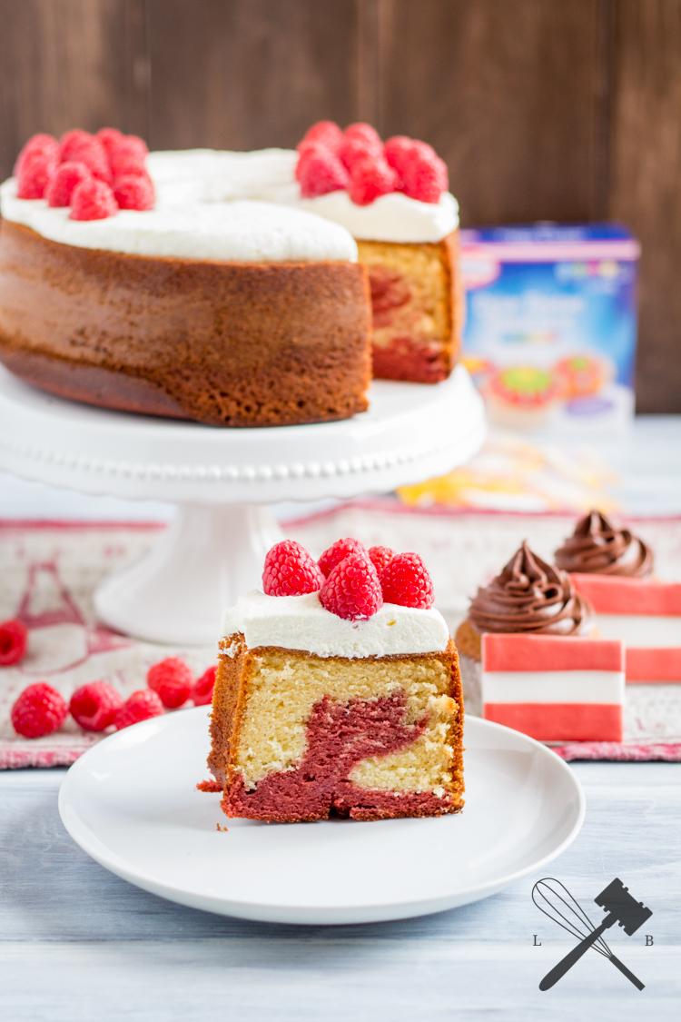 Rezeptbild: Rot Weiß Roter Himbeer Marmorkuchen