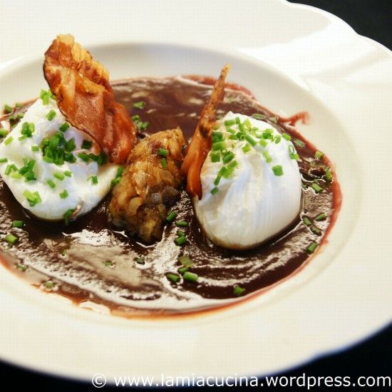 Rezeptbild: Pochierte Eier an Burgundersauce