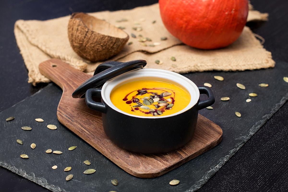 Rezeptbild: Kürbis-Cremesuppe mit Kokos & Curry