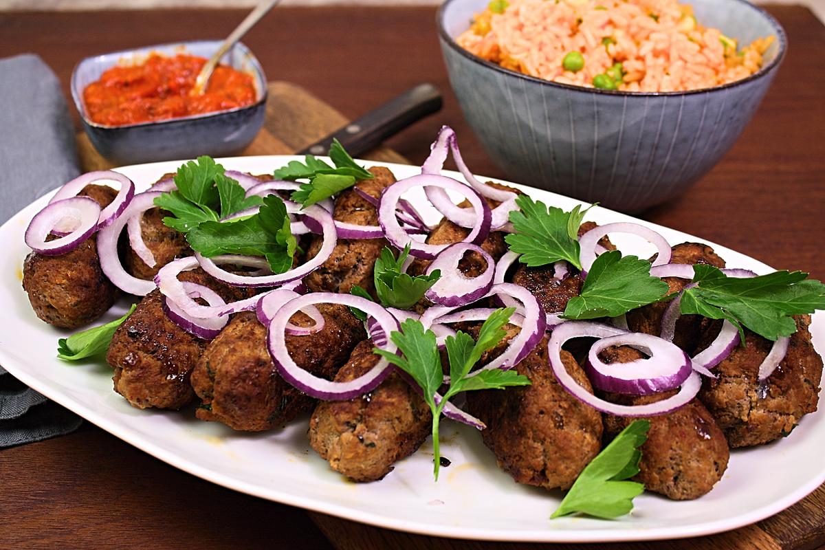 Rezeptbild: Cevapcici mit Djuvec-Reis