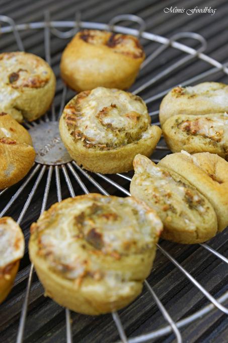 Rezeptbild: Dinkel-Pesto-Schnecken
