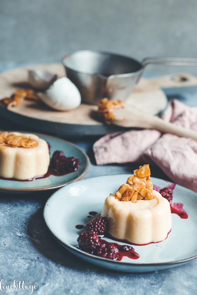 Rezeptbild: Vanilleflammerie mit Brombeeren