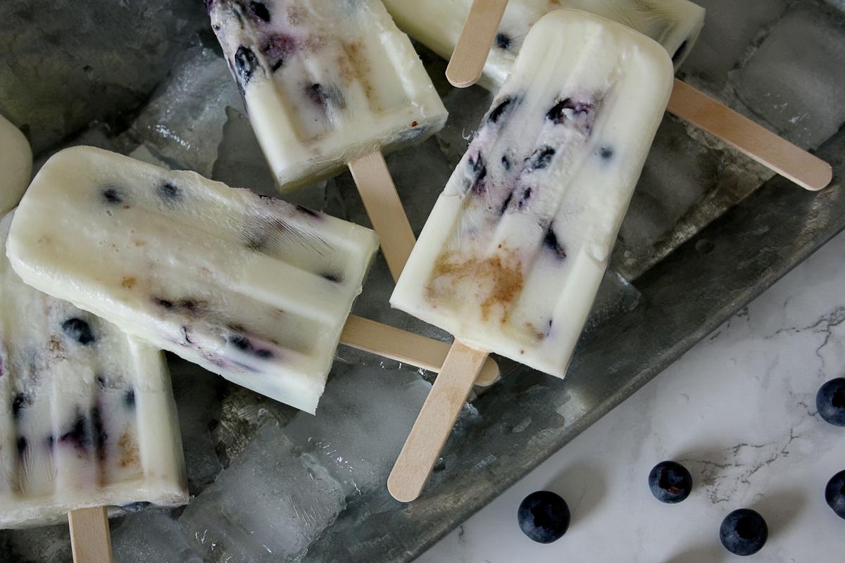 Rezeptbild: Heidelbeer-Joghurt-Eis am Stiel