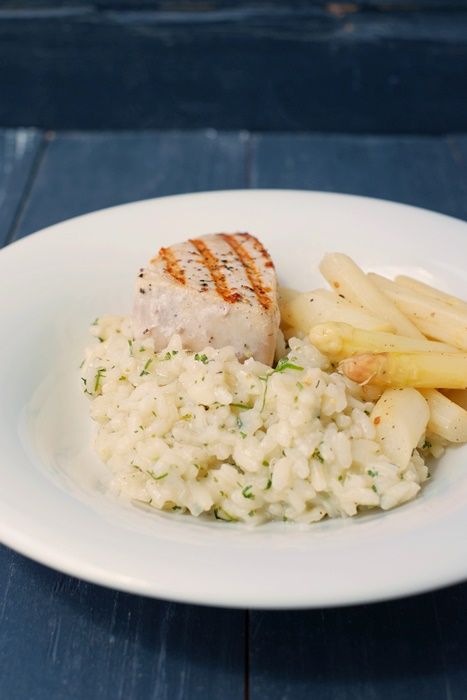 Rezeptbild: Thunfischsteak, Kerbelrisotto und Spargel