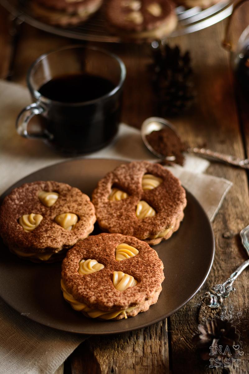 Rezeptbild: Pfauenaugen mit feiner Kaffeecreme und Kakao