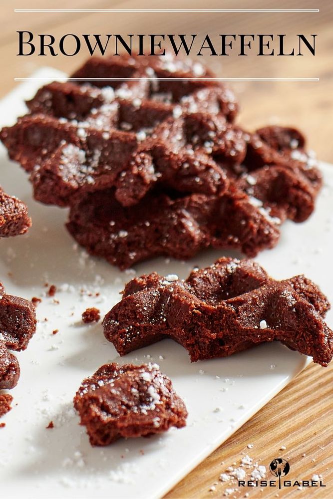 Rezeptbild: Browniewaffeln mit Puderzucker