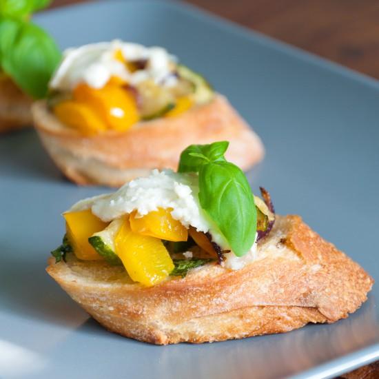 Rezeptbild: Bruschetta mit Paprika und Zucchini