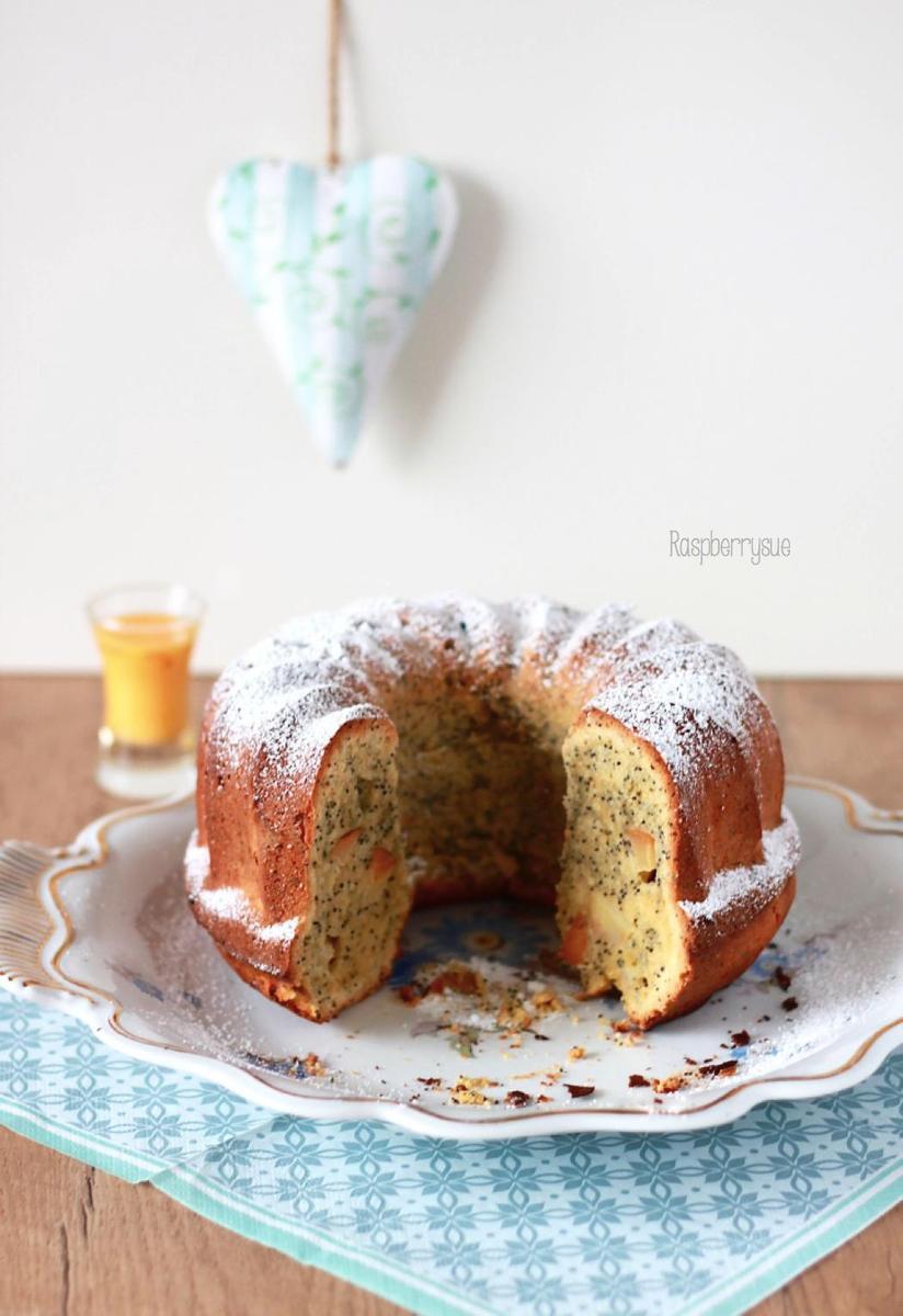 Rezeptbild: Eierlikör-Apfel-Mohn-Gugelhupf