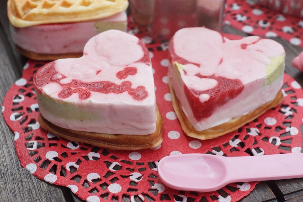 Rezeptbild: Cremige Erdbeereis-Sandwiches