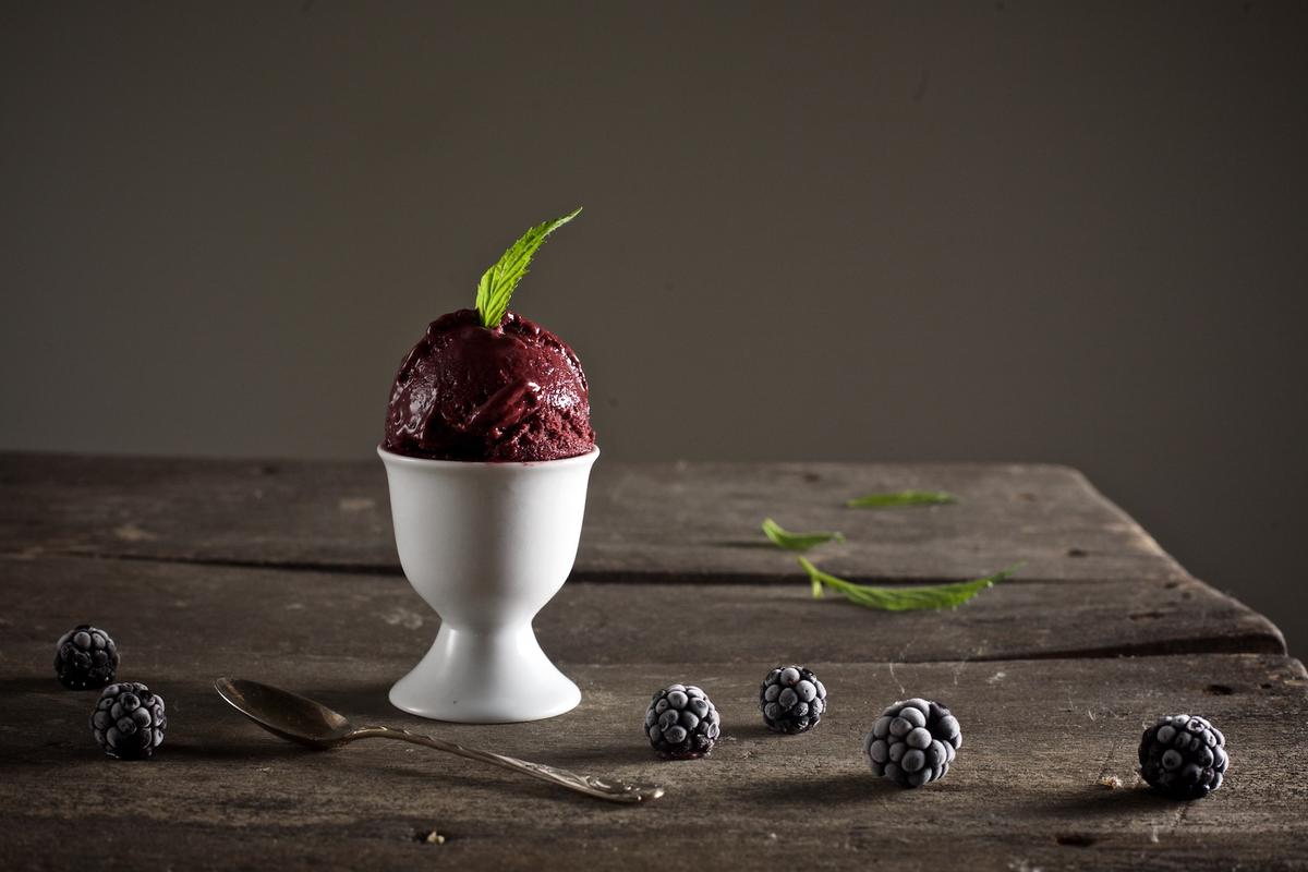 Rezeptbild: Cremiges Brombeereis