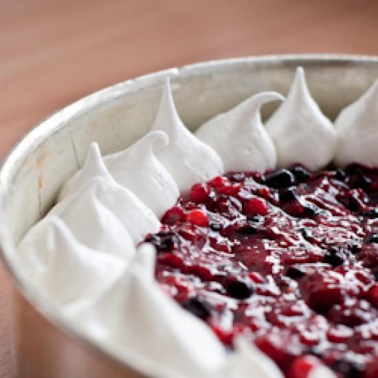 Rezeptbild: Waldbeeren umzingeld von Baiser