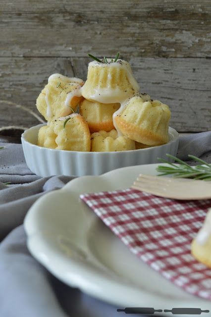 Rezeptbild: Zitronen Rosmarin Gugls 