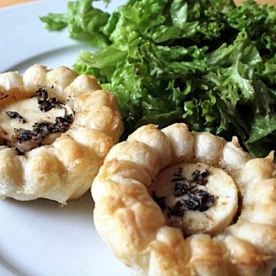 Rezeptbild: Ziegenkäsetörtchen mit Lavendelhonig
