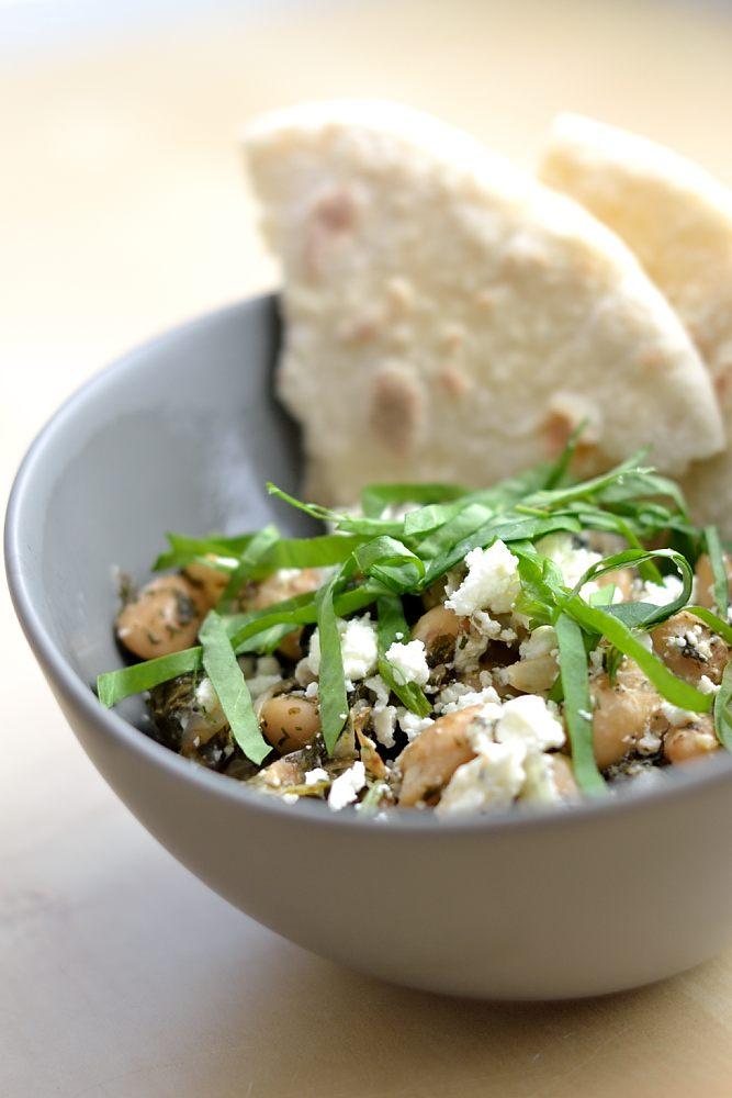 Rezeptbild: Gebratene weiße Bohnen mit Feta, Sauerampfer und Sumach