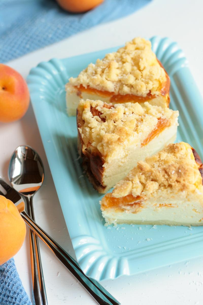 Rezeptbild: Käsekuchen mit Aprikosen und Kokosstreuseln
