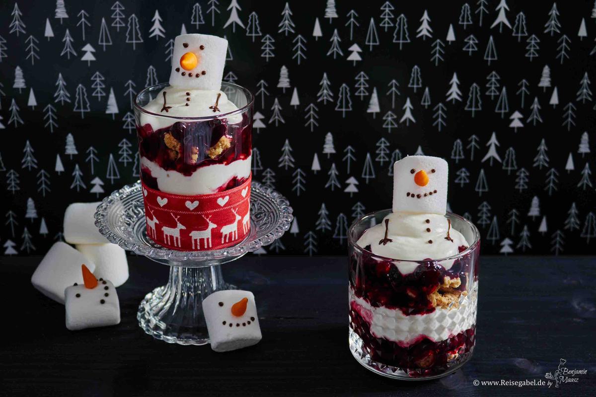 Rezeptbild: Winterliches Schichtdessert mit Schneemann